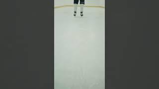 Как правильно тормозить на льду! #рек #спорт #хоккей #коньки