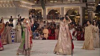 Radhika Merchant's Mother Welcome Anant Ambani By Performing Dance At Wedding