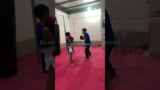 @Bỏ qua các thiết bị điện tử, điện thoại và tìm đến KickboxingCuongNguyen để luyện tập.
