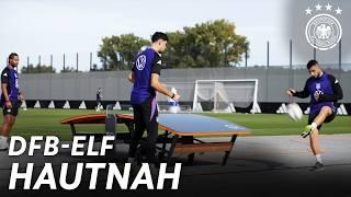 Feuriges Teqball-Duell & Bananen im DFB-Camp! | Hautnah im DFB-Trainingscamp