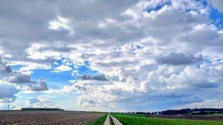 Das Heilige Schwert der Gerechtigkeit kommt bald in den Wolken. Der verheissene Menschensohn.