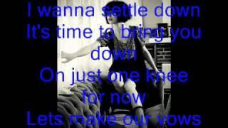 Settle down Kimbra lyrics (on screen)