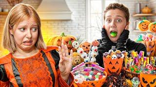 BOMBOANE DULCI VS PICANTE VS ACRE Challenge !!  Încercăm toate dulciurile de Halloween!