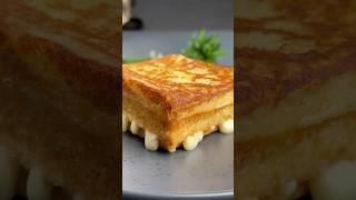 Тройной тост с расплавленным  сыром