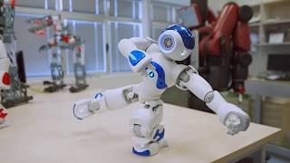 AI Robot shows TechTalk Host Jonny Caplan how to do Thai Chi! Never seen a robot move like this!