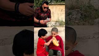 #موقف لفتى يساعد اخيه الجائع
