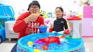 보람이와 코난의 퍼피구조대 목욕 물총 세트 장난감으로 물놀이 Boram Having Fun with Paw Patrol Water Table