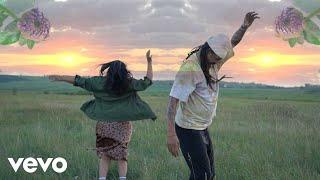 Michael Franti & Spearhead - Hands Up To The Sky (Official Music Video)