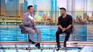 John Lajara le canta a Eileen Cardet de Univision 23