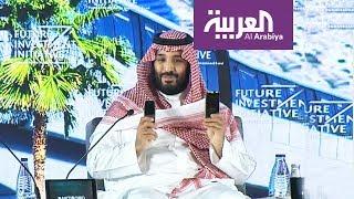 محمد بن سلمان: الحياة في "نيوم" كالفرق بين هذين الهاتفين