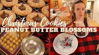 #230 | Vlogmas Day 17 | Christmas Cookies | Easy Peanut Butter Blossoms