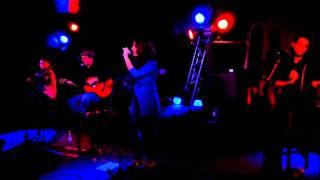 Vilamba singing 'Thin King' - Carlito's Way, Voghera. October 23rd 2011.wmv