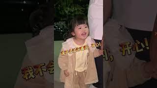 當人類幼崽遇上拉布拉多，小丁的牛奶被狗狗搶了，人狗爭搶大戰太好笑！ #萌娃#搞笑#兒童安全#搞笑家庭