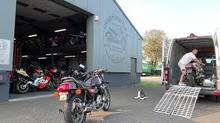 Unloading the Suzuki Katana 1100 1982