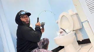 TOILET FISHING! Florida Man Catches Fish in Toilet