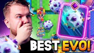 BEST NEW EVOLUTION SNOWBALL DECKS IN CLASH ROYALE!