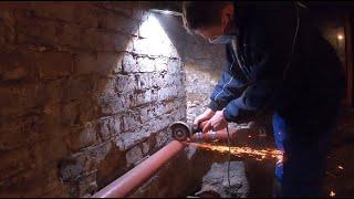 Kempinger 170. Rain floods 1st floor balcony  .In the basement the rainwater odor trap is silted up.