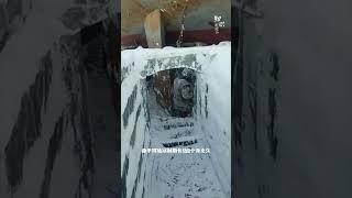 为何将船只冻在河里，然后再在下面挖洞？！ #科普 #知识 #冷知识