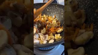 Знаете получился он не хуже чем с мясом! Нам очень понравился! Плов вкусный рассыпчатый и сытный