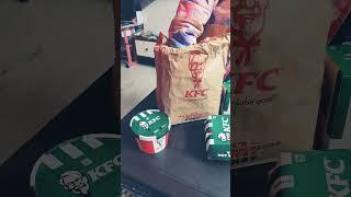 KFC #kfc #kfcviral #eveningsnacks #newyear #newyear2025 #fastfood #burger