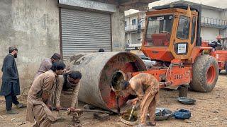 The drum seal of the road roller leaked / Drum was opened and completely repaired.