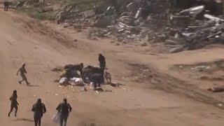 Palestinians grab items that fall from trucks, as aid efforts continue  | VOA News