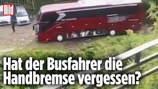 Tödliches Bus-Unglück: Pilgergruppe stürzt über Abhang | Indonesien