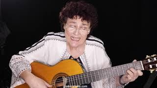 I Yiayia Einal Mousikos Song