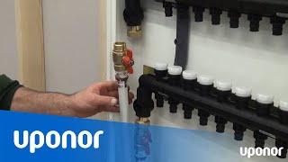 Installation, uppfyllning och avluftning av Uponor Pro 1 Q&E golvvärmefördelare i fördelarskåp.