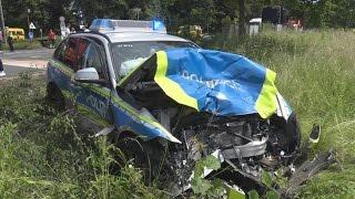 FuStKW auf Alarmfahrt gegen PKW + LKW - 3 Verletzte Polizisten in Köln-Bocklemünd am 10.06.16