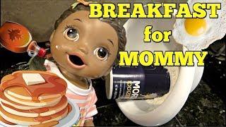 BABY ALIVE makes BREAKFAST for MOMMY! The Lilly and Mommy Show! The TOYTASTIC Sisters. FUNNY SKIT