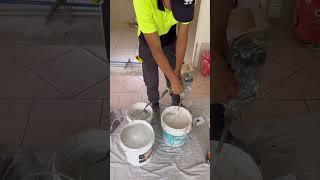 Mixing tiles adhesive
