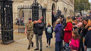 MOVE IDIOTS! OUTSTANDING LADY TROOPERS SHOW HOW TO DEAL WITH RUDE TOURISTS at Horse Guards!