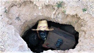 Hunting a treasure chest full of gold in a locked cave // treasure hunt // كنوز ودفائن