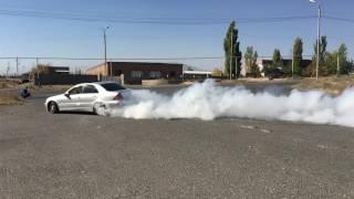 W203 Mercedes-Benz C320 burnout