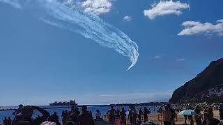 Exhibición de la Patrulla Águila en La Playa de Las Teresitas.