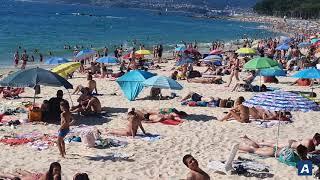 Los bañistas llenan la playa de Samil