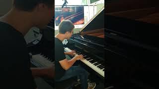 LV playing Lady Madonna at Frederic Shopin Airport WAW