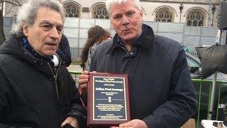 Gary Webb Journalism Award for Assange presented by Consortium News, accepted by Kristinn Hrafnsson.