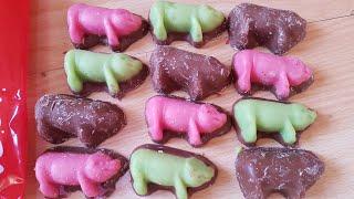 Nidar Christmas Marzipan: Little Marzipan Pigs Covered with Milk Chocolate