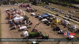 UBRIACO SI PRESENTA ALL'AGRISHOW BRANDENDO UN'ASCIA | 25/07/2022