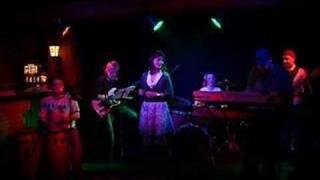 Eveline Hoebe sings "Don`t you worry `bout a thing"