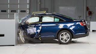 2017 Ford Taurus driver-side small overlap IIHS crash test