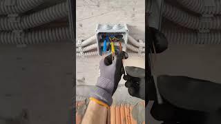 Как делают топовые монтажники  #электрика #electric #lifehacks #стройка #своимируками #diy #ремонт
