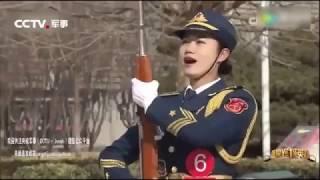 中國儀仗隊女兵海外亮相 槍操表演引全場尖叫   中國儀仗隊女兵海外亮相 槍操表演引全場尖叫