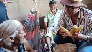 repórter matuto visitando a zona rural de Belém do são Francisco Pernambuco canal sertão mamoeiro.