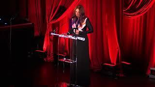 Julia Roberts presents The Albie for Justice for Women to Dr Josephine Kulea