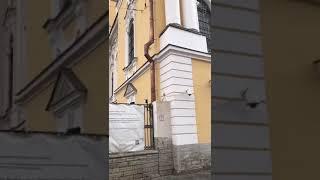Разные люди сюда приходят!