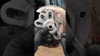 How a universal slide hammer puller works | AUTODOC #shorts