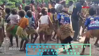 Tarian Adat Suku Imeko Papua